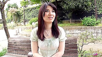 Asian Amateur Teen Fucks in Car, Cum in Mouth