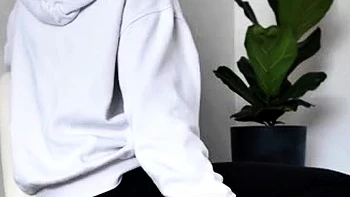 Brunette Amateur Girlfriend Sucks and Footfucks