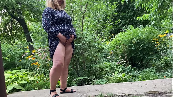 Gorgeous MILF helped a stranger pee outside and pee herself