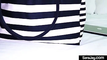 Sara Jay Licks That Huge Bubble-Ass Pussy