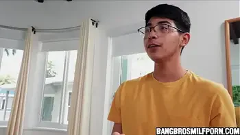 Can you please massage my feet sweetie please?