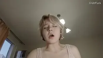 сводный друг двоюродного деда трахает меня в жопу и кончает внутрь