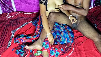 Indian Desi Couple's Sexy Homemade Handjob