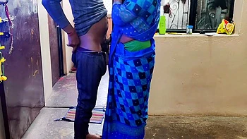 Indian Desi Bhabhi Gets Hard Handjob