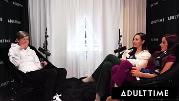 Lesbian Babes Melissa & Vanna Lick Pussy & Scissor