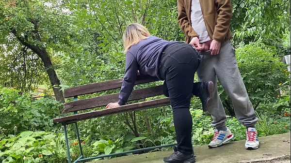 Cum on big ass MILF in jeans in the park