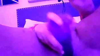 Amateur Close-Up Solo Masturbation with Toys