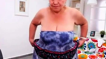 Arab Mature's Sensual Webcam Dance