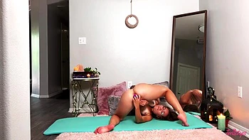 Katie Kushs Exciting Stretch In A Sensual Practice