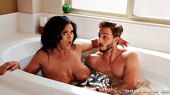 Bathing With Boyfriend