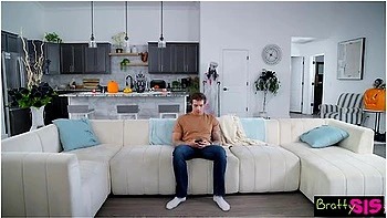 Angel Gostosa Takes Steobros Dick For Her Halloween Treat