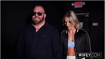 Hollywood Cash In Fit Blonde Hotwife Elania Gets Stretched Out By Bbc