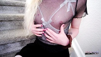 Dainty Lea Vibing - lingerie video - Femout