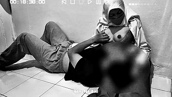 Damn! Caught On Video: Malay Student 18+ Gets Handjob